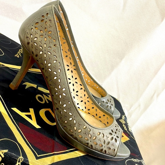 Prada Peep Toes 3” Heels Size EU 36=US 6 - Picture 3 of 10